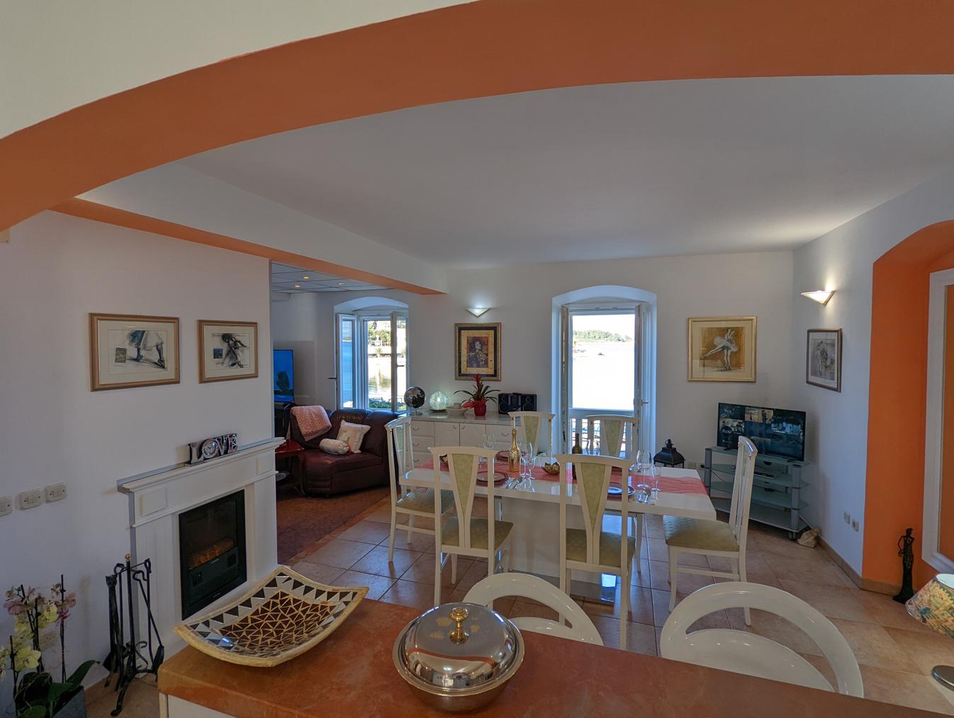 Dining room.